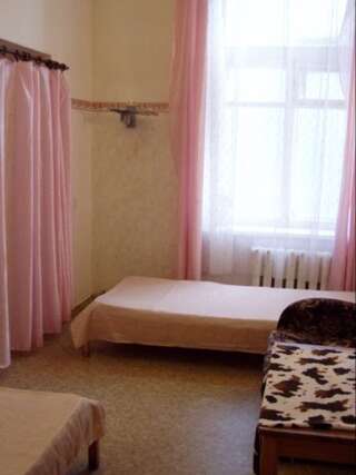 Хостел  Мама Санкт-Петербург Кровать в шестиместном номере-1